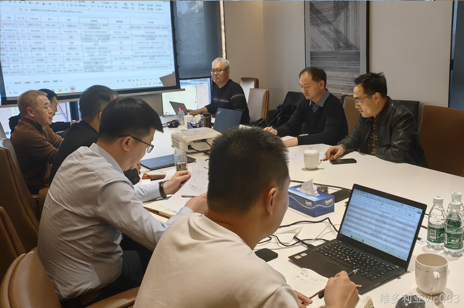 厉兵秣马 赢战未来—— 维多利亚vic003召开三季度销售工作总结暨四季度销售研讨会(图1)